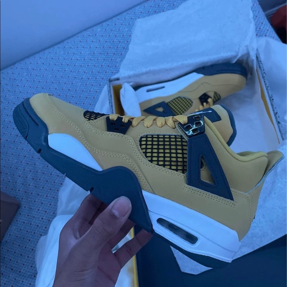 Jordan 4 Lightning Yellow gs size 6 DS - Picture 2 of 11